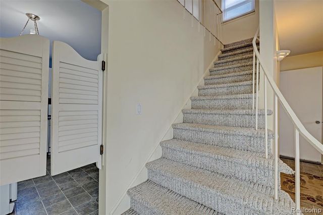 215 Parkview Boulevard, Lake Orion, MI 48362