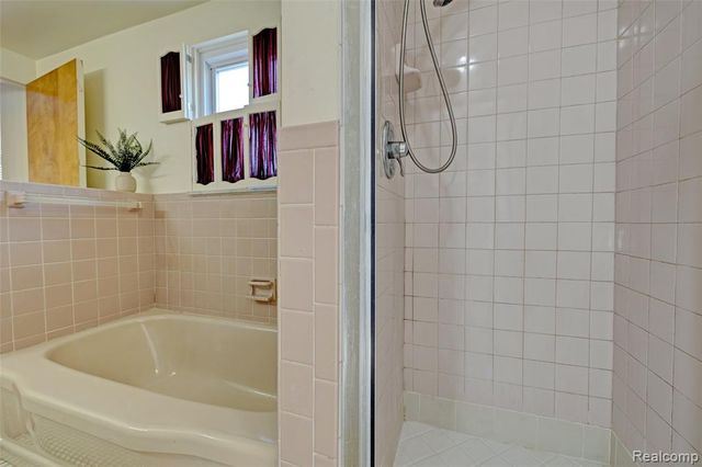 215 Parkview Boulevard, Lake Orion, MI 48362