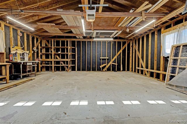 215 Parkview Boulevard, Lake Orion, MI 48362