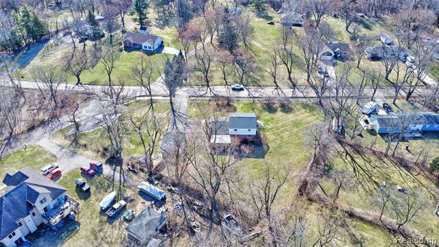 215 Parkview Boulevard, Lake Orion, MI 48362