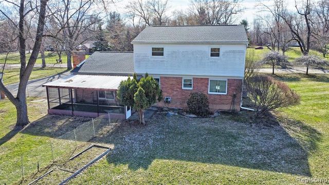 215 Parkview Boulevard, Lake Orion, MI 48362