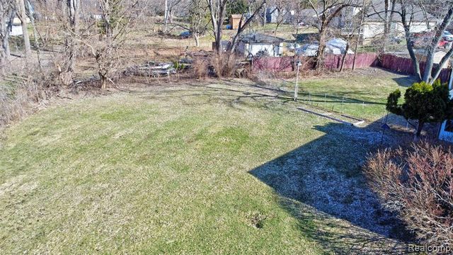 215 Parkview Boulevard, Lake Orion, MI 48362