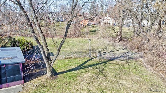 215 Parkview Boulevard, Lake Orion, MI 48362