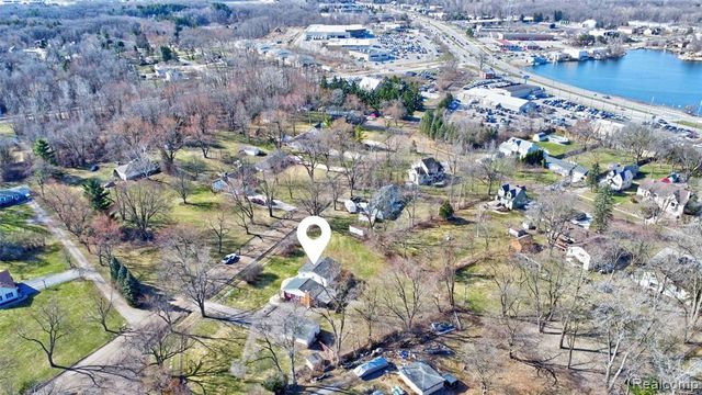 215 Parkview Boulevard, Lake Orion, MI 48362