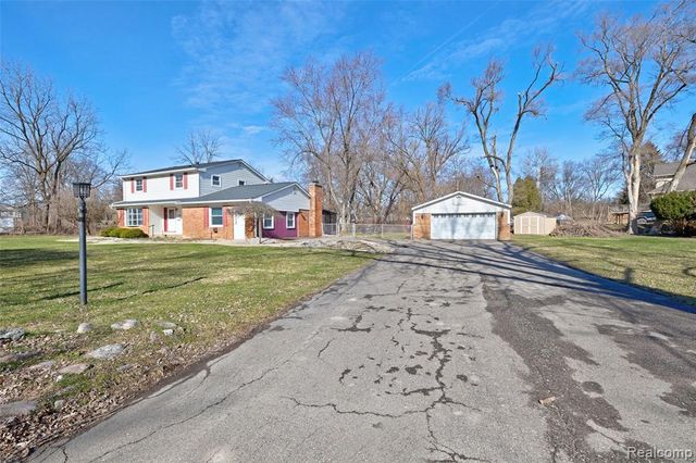 215 Parkview Boulevard, Lake Orion, MI 48362