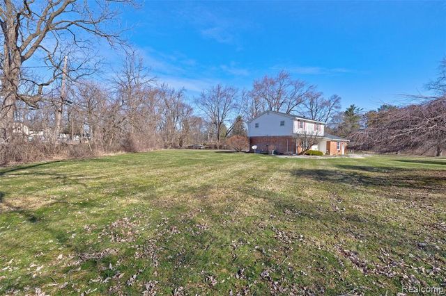 215 Parkview Boulevard, Lake Orion, MI 48362