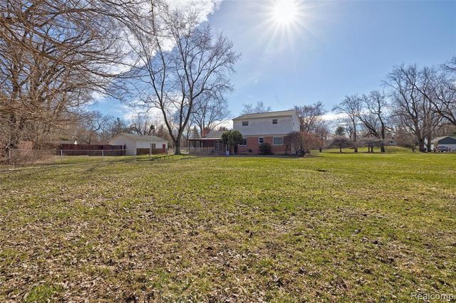 215 Parkview Boulevard, Lake Orion, MI 48362