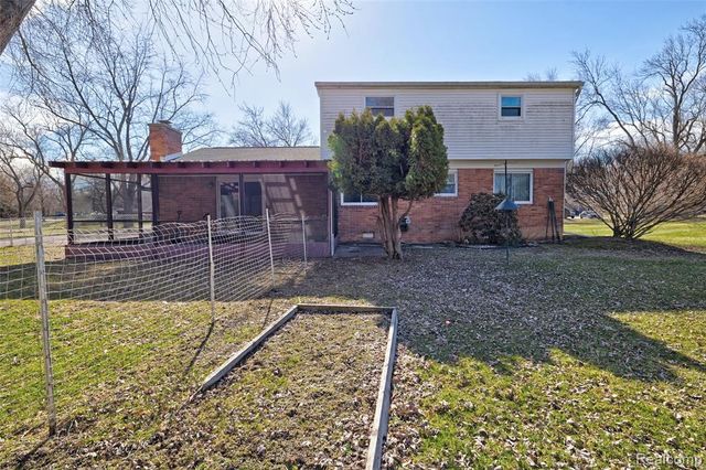 215 Parkview Boulevard, Lake Orion, MI 48362