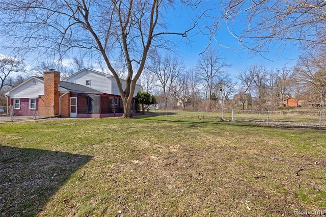 215 Parkview Boulevard, Lake Orion, MI 48362