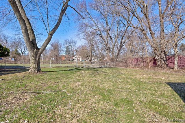 215 Parkview Boulevard, Lake Orion, MI 48362