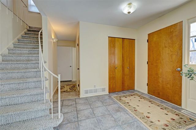 215 Parkview Boulevard, Lake Orion, MI 48362