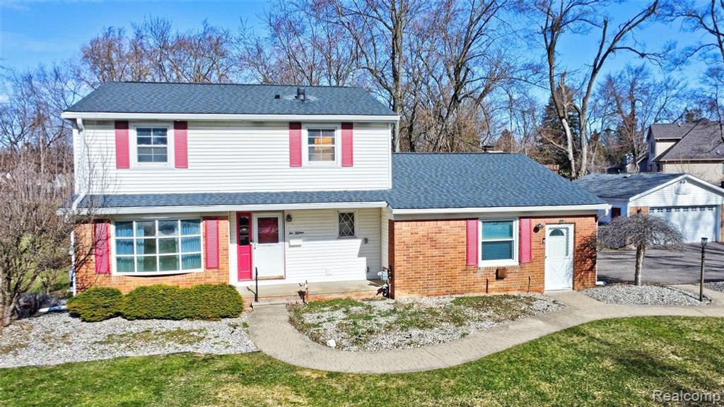 215 Parkview Boulevard, Lake Orion, MI 48362