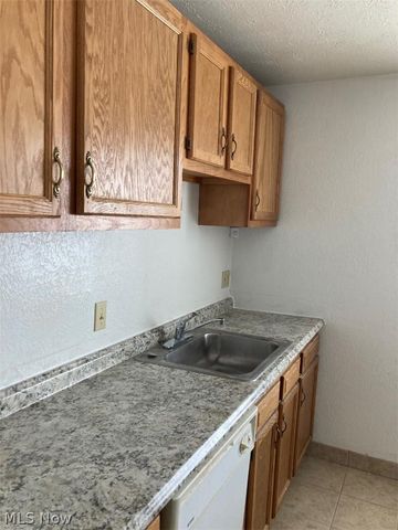 4871 Banbury Court 15, Warrensville Heights, OH 44128