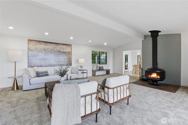 639 W Lake Sammamish Parkway NE, Bellevue, WA 98008