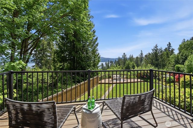 639 W Lake Sammamish Parkway NE, Bellevue, WA 98008
