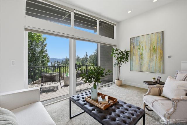 639 W Lake Sammamish Parkway NE, Bellevue, WA 98008