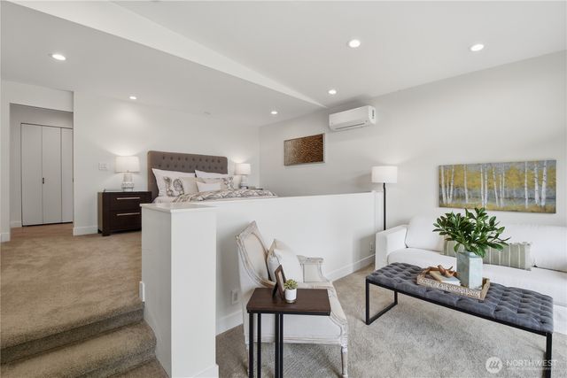 639 W Lake Sammamish Parkway NE, Bellevue, WA 98008