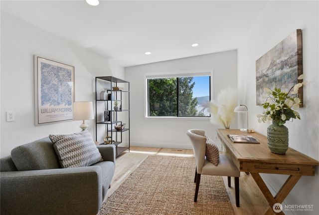 639 W Lake Sammamish Parkway NE, Bellevue, WA 98008