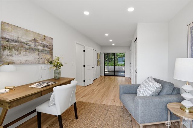 639 W Lake Sammamish Parkway NE, Bellevue, WA 98008