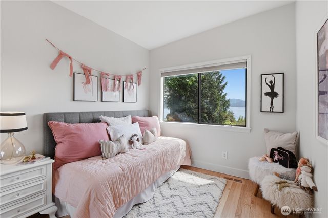 639 W Lake Sammamish Parkway NE, Bellevue, WA 98008