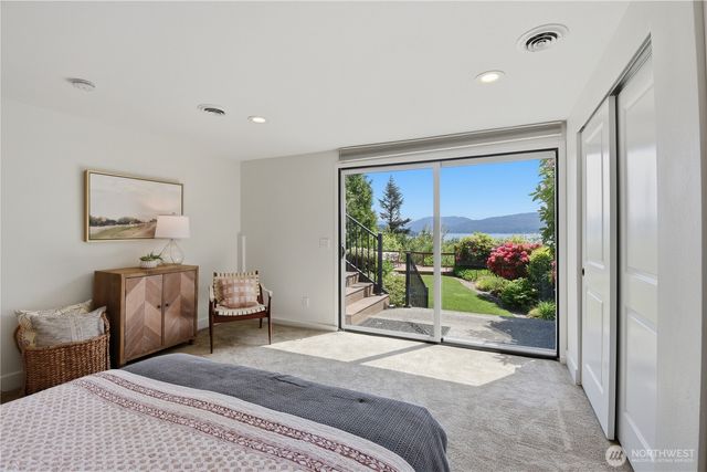 639 W Lake Sammamish Parkway NE, Bellevue, WA 98008