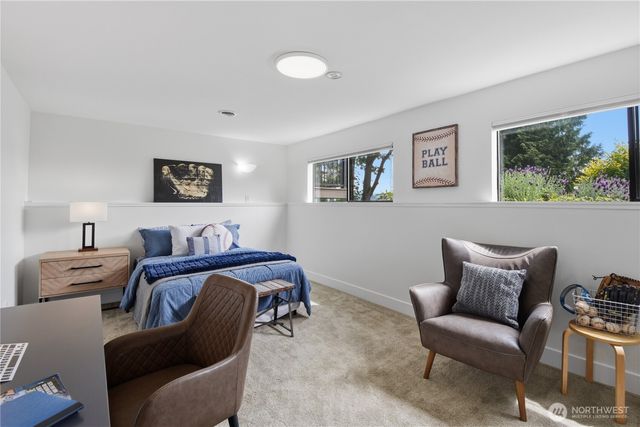 639 W Lake Sammamish Parkway NE, Bellevue, WA 98008