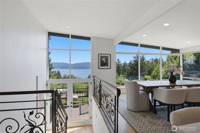 639 W Lake Sammamish Parkway NE, Bellevue, WA 98008