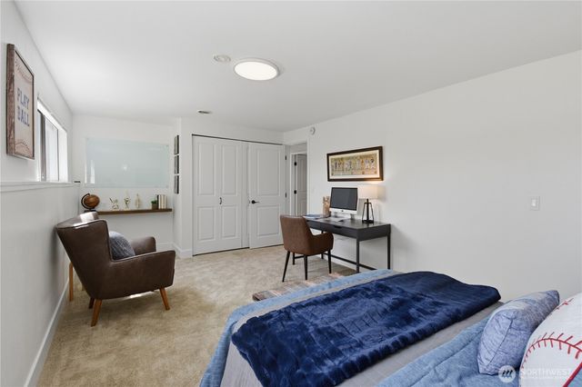 639 W Lake Sammamish Parkway NE, Bellevue, WA 98008