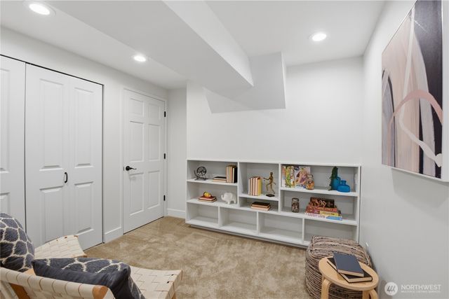 639 W Lake Sammamish Parkway NE, Bellevue, WA 98008