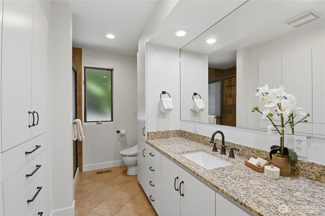 639 W Lake Sammamish Parkway NE, Bellevue, WA 98008