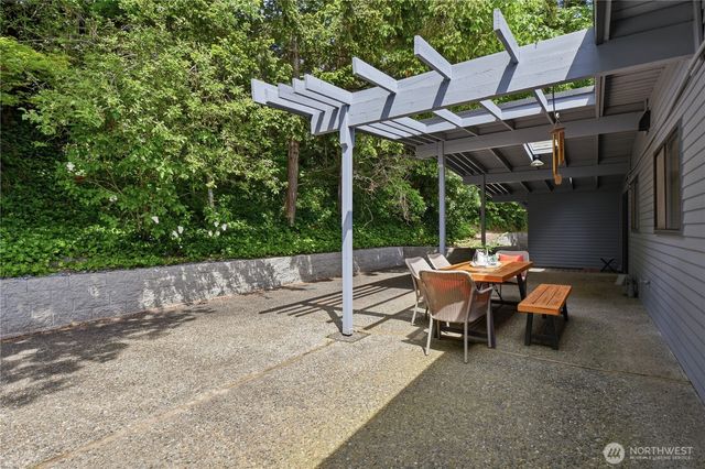 639 W Lake Sammamish Parkway NE, Bellevue, WA 98008