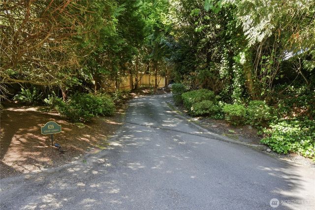 639 W Lake Sammamish Parkway NE, Bellevue, WA 98008