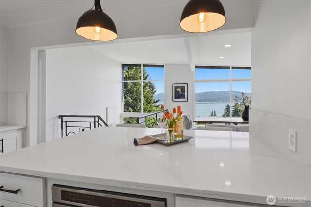639 W Lake Sammamish Parkway NE, Bellevue, WA 98008