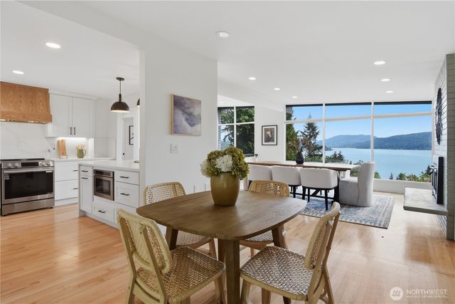 639 W Lake Sammamish Parkway NE, Bellevue, WA 98008