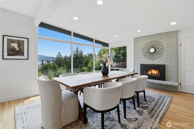 639 W Lake Sammamish Parkway NE, Bellevue, WA 98008