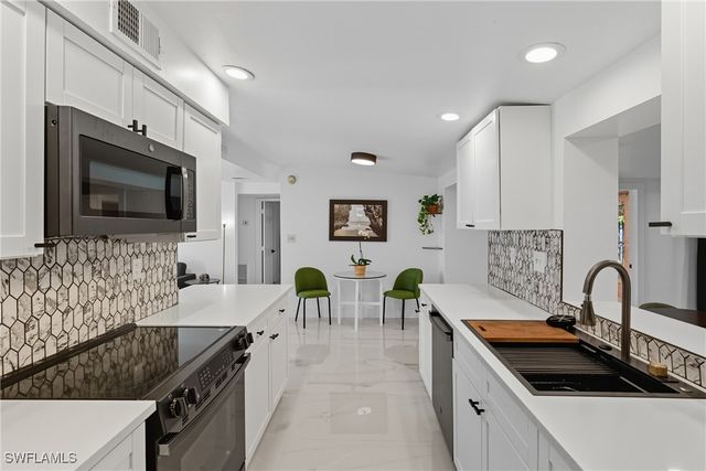 1280 Pine ST, Naples, FL 34104