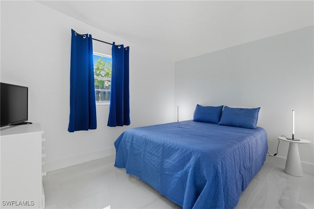 1280 Pine ST, Naples, FL 34104