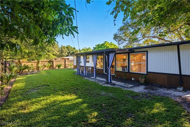 1280 Pine ST, Naples, FL 34104