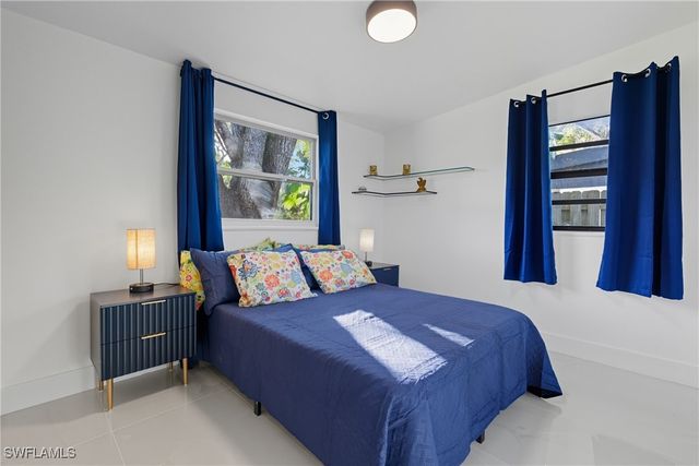 1280 Pine ST, Naples, FL 34104