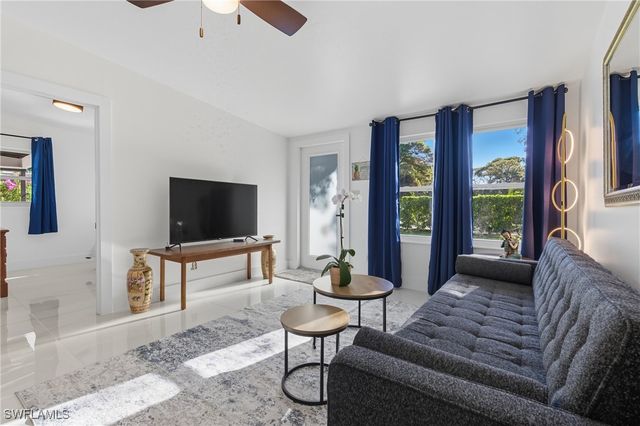 1280 Pine ST, Naples, FL 34104