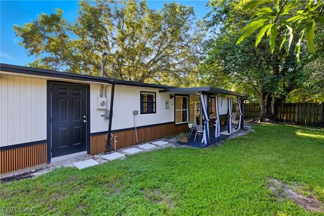 1280 Pine ST, Naples, FL 34104