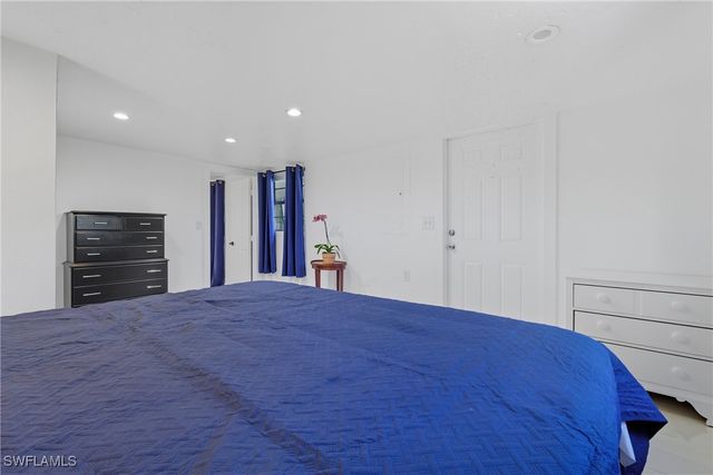 1280 Pine ST, Naples, FL 34104