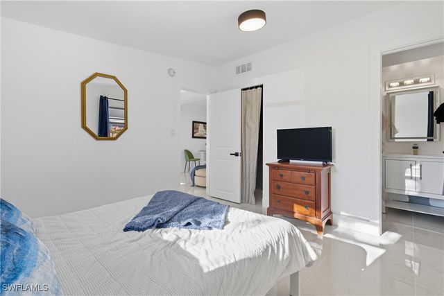 1280 Pine ST, Naples, FL 34104