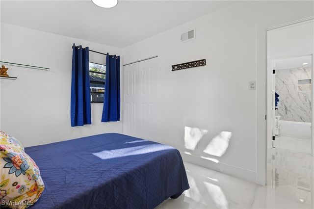 1280 Pine ST, Naples, FL 34104