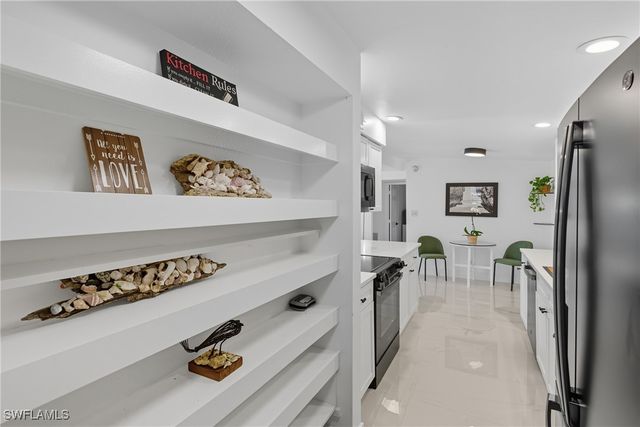 1280 Pine ST, Naples, FL 34104