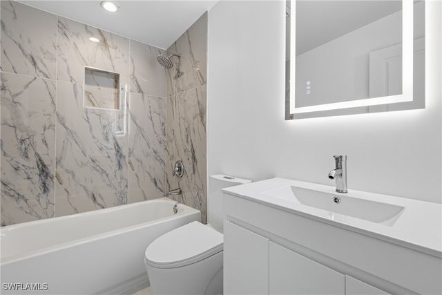 1280 Pine ST, Naples, FL 34104