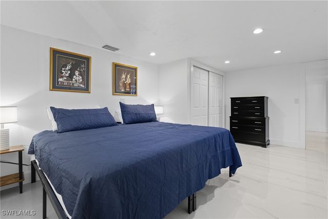 1280 Pine ST, Naples, FL 34104