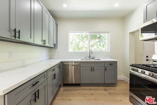 5915 Barton Avenue, Los Angeles, CA 90038