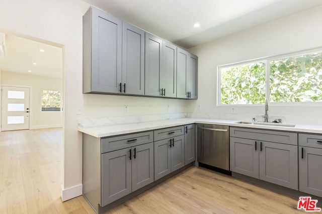 5915 Barton Avenue, Los Angeles, CA 90038