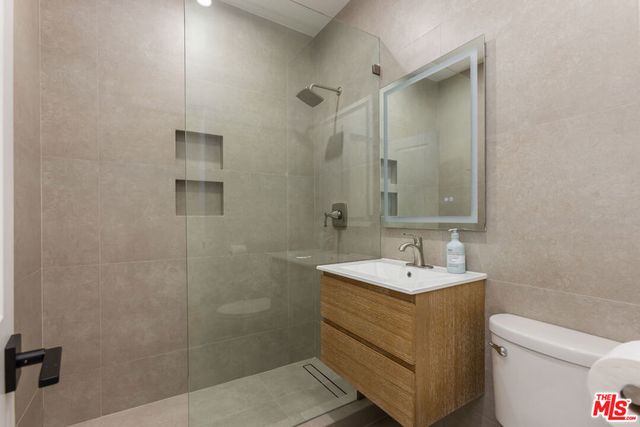 5915 Barton Avenue, Los Angeles, CA 90038